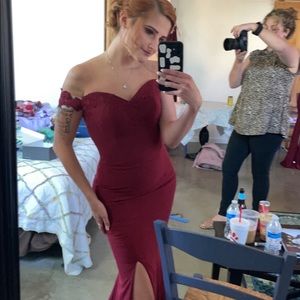 Maroon Fitted Bridesmaid dress
